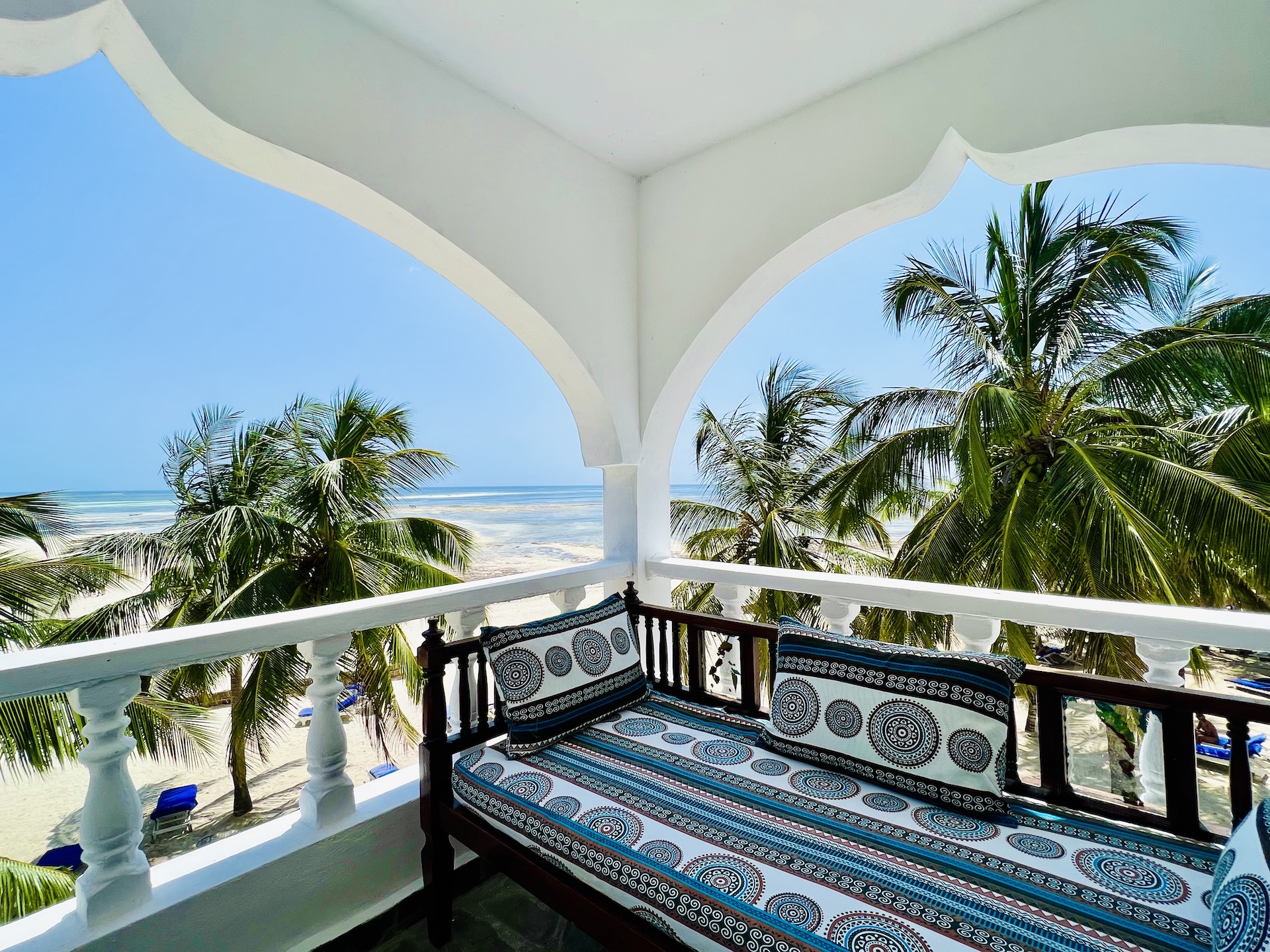 Beach Ocean / Beach Front Room 4